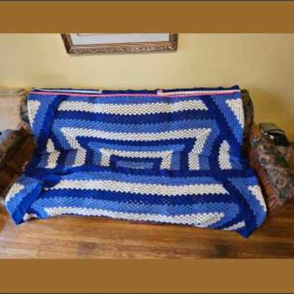 Crochet, lace pattern, large afghan/throw/wrap/blanket, handmade, blues & cream - Picture 8 of 10